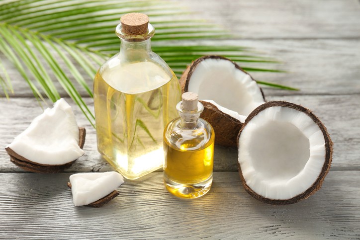 coconut oil - بهترین روغن ها برای درمان خشکی مو