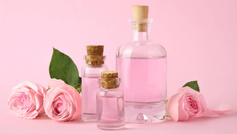 rose water6 - خواص گلاب برای پوست