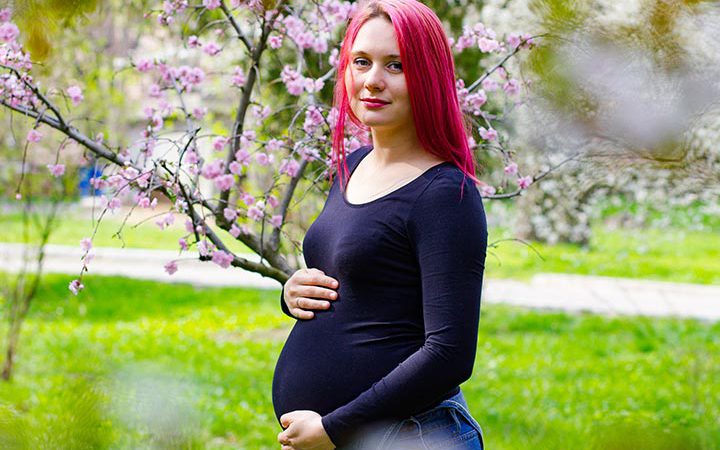 Hair coloring during pregnancy 720x450 - رنگ کردن مو در دوران بارداری