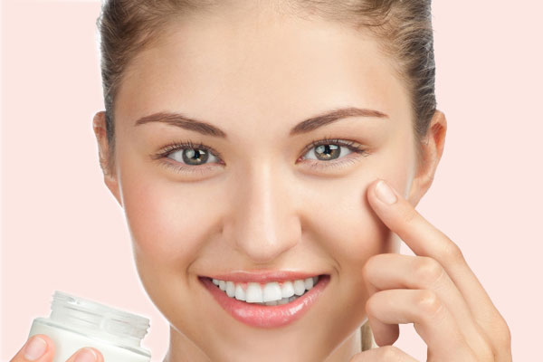 makeup remover almond oil4 - روغن بادام و پاک کنندگی آرایش